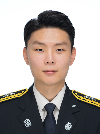 LG의인상을 수상한 이기성 소방사. <LG 제공>